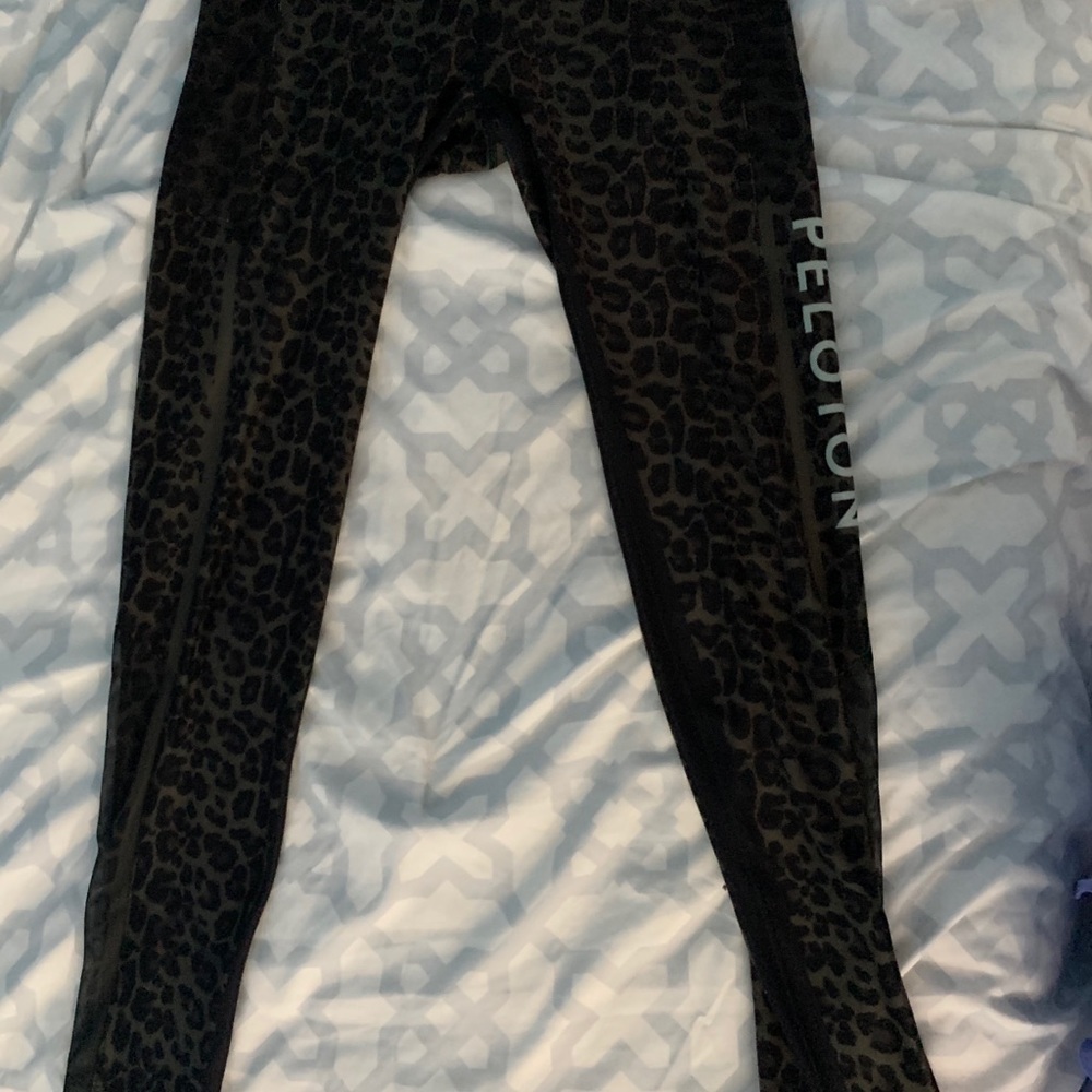Peloton Cheetah Nala leggings (M) EUC